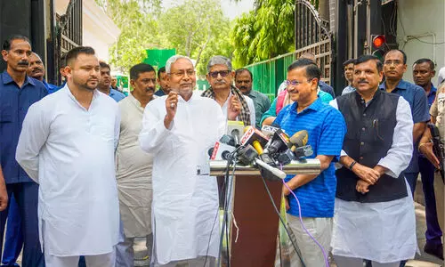 കേന്ദ്ര ഓർഡിനൻസ് ആയുധമാക്കി കെജ്രിവാൾ പോരിന്