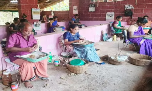 മടിക്കൈയിലെ ദിനേശ് ബീഡിയിലെ അവസാനത്തെ പുരുഷനും പടിയിറങ്ങി