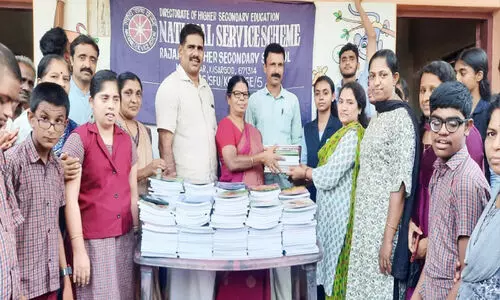 ബഡ്സ് സ്കൂൾ കുട്ടികളുടെ നോട്ട്ബുക്കുകൾക്ക് വിപണിയൊരുക്കി രാജാസ് വിദ്യാർഥികൾ