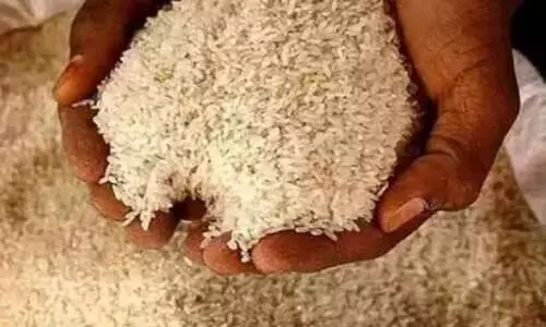 റേഷനാണ്​... മുടക്കരുത്