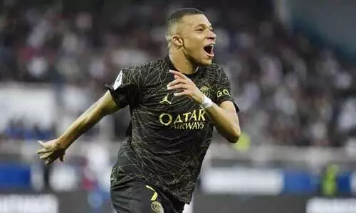 ക​പ്പു​റ​പ്പാ​ക്കി പി.​എ​സ്.​ജി