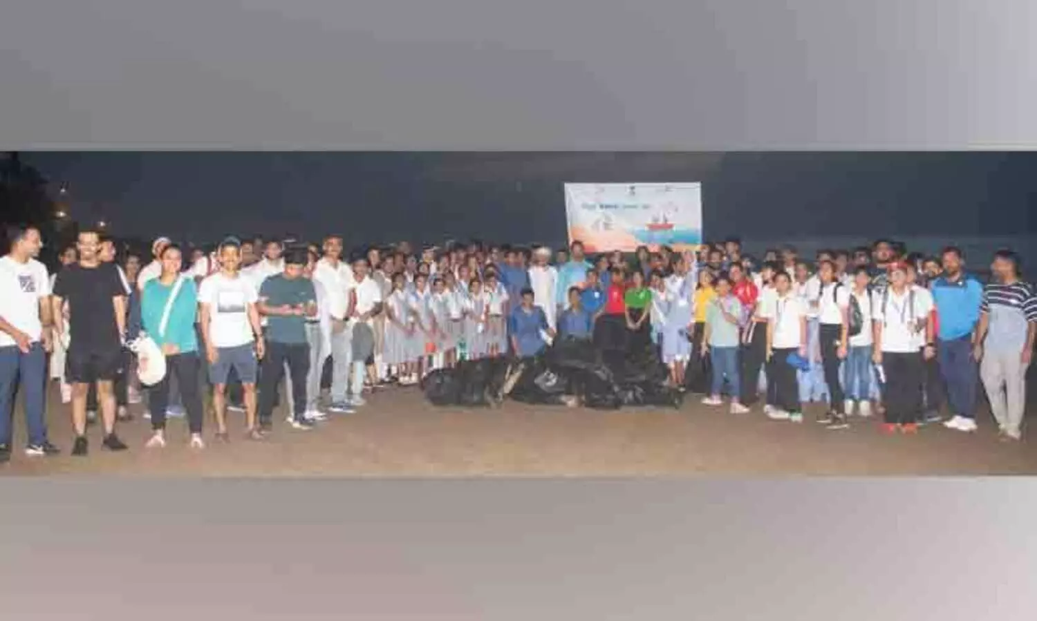 ഇ​ന്ത്യ​ൻ എം​ബ​സി​ ഷാ​തി അ​ൽ ഖു​റം ബീ​ച്ച്  ​ ശു​ചീ​ക​രി​ച്ചു