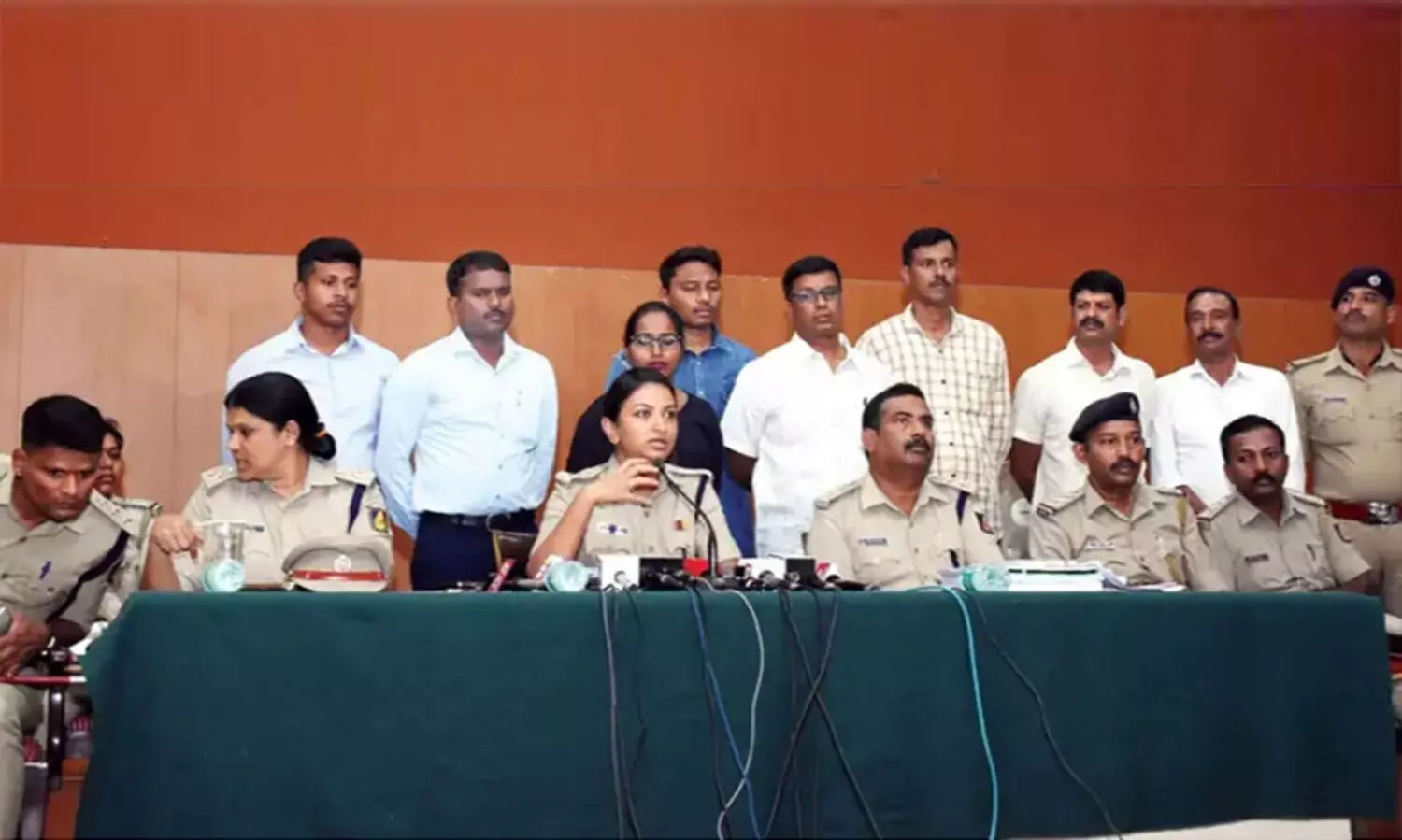 കോടികൾ വിലമതിക്കുന്ന തിമിംഗല ഛർദ്ദിലുമായി മൂന്നു പേർ അറസ്റ്റിൽ