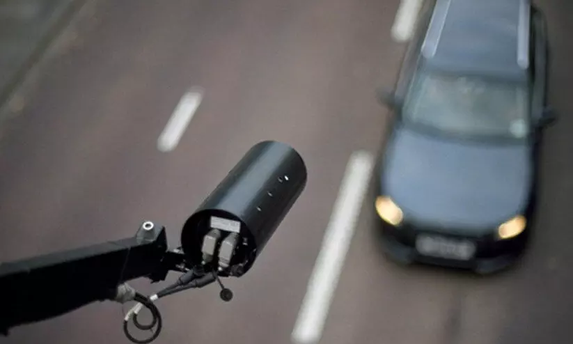 റോഡ് കാമറ: വി.ഐ.പികളെ ഒഴിവാക്കാനാവില്ലെന്ന് മോട്ടോർ വാഹനവകുപ്പ് റോഡ് കാമറ: വി.ഐ.പികളെ ഒഴിവാക്കാനാവില്ലെന്ന് മോട്ടോർ വാഹനവകുപ്പ്