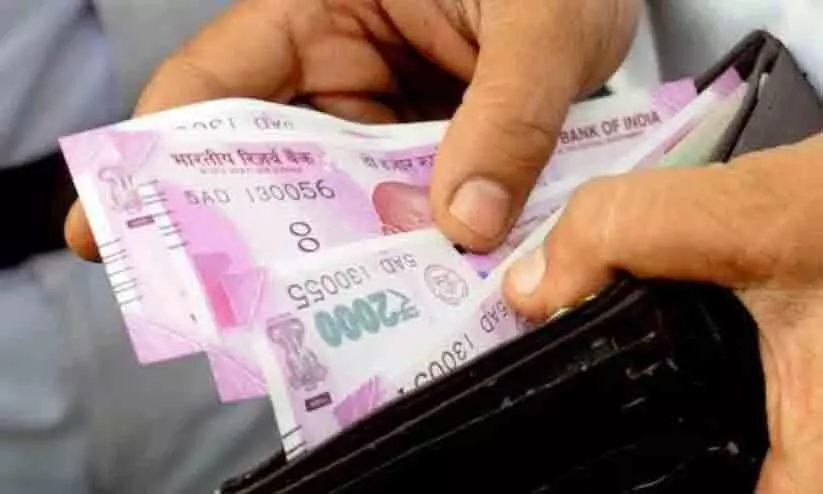 88 ശതമാനം 2000 രൂപ നോട്ടും തിരിച്ചെത്തിയെന്ന് ആർ.ബി.ഐ; മാറ്റിയെടുക്കാൻ രണ്ട് മാസം കൂടി സമയം 88 ശതമാനം 2000 രൂപ നോട്ടും തിരിച്ചെത്തിയെന്ന് ആർ.ബി.ഐ; മാറ്റിയെടുക്കാൻ രണ്ട് മാസം കൂടി സമയം