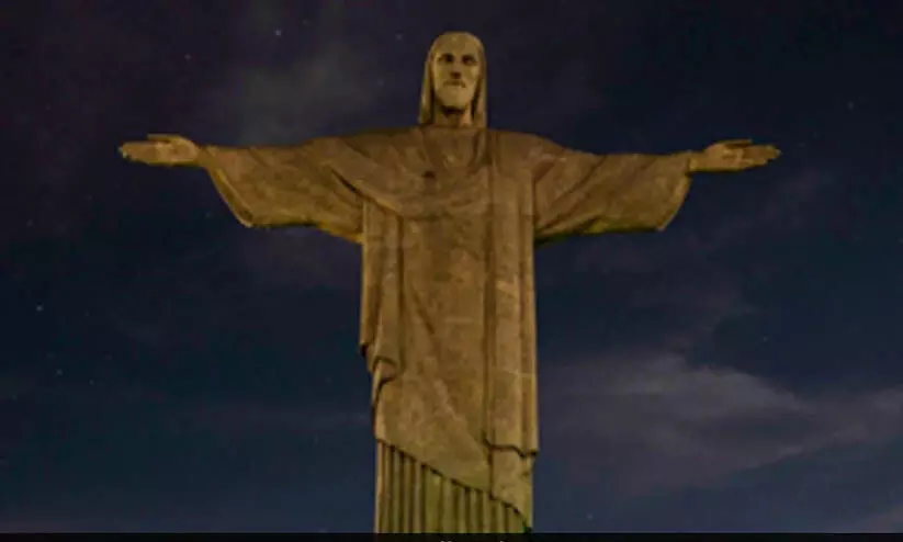 വിനീഷ്യസിന് ബ്രസീൽ ജനതയുടെ ഏക്യദാർഢ്യം; ക്രൈസ്റ്റ് ദി റെഡീമറിലെ ദീപം അണച്ചു വിനീഷ്യസിന് ബ്രസീൽ ജനതയുടെ ഏക്യദാർഢ്യം; ക്രൈസ്റ്റ് ദി റെഡീമറിലെ ദീപം അണച്ചു