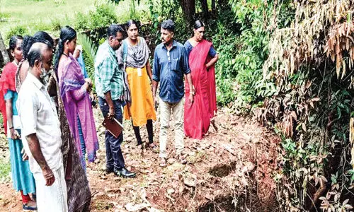 മാലിന്യത്തിന് തീയിട്ടു; നാട്ടുകാർക്ക് ദേഹാസ്വാസ്ഥ്യം