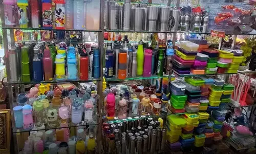 സ്കൂൾ തുറക്കൽ  സൂപ്പർമാർക്കറ്റുമായി നഗരസഭ​ ആവശ്യമുള്ളത്​ എടുത്ത്​ മടങ്ങാം