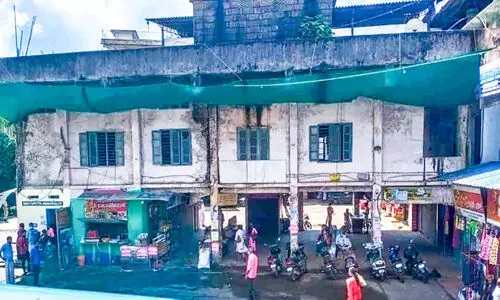 അപകടഭീഷണി ഈരാറ്റുപേട്ട നഗരസഭ ബസ് സ്റ്റാൻഡ് ഭാഗികമായി പൊളിക്കും അപകടഭീഷണി ഈരാറ്റുപേട്ട നഗരസഭ ബസ് സ്റ്റാൻഡ് ഭാഗികമായി പൊളിക്കും