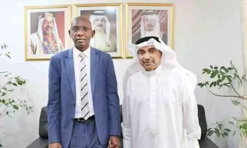 സുഡാൻജനതക്ക് ബഹ്‌റൈൻ റെഡ് ക്രസന്റ് സൊസൈറ്റി 100,000 ഡോളർ കൈമാറി