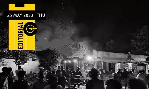 അ​​ഴി​​മ​​തി​​യു​​ടെ തീ ​​അ​​നാ​​സ്ഥ​​യു​​ടെ പു​​ക​​മ​​റ