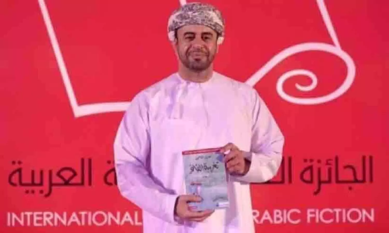 അ​റ​ബ് ബു​ക്ക​ർ പു​ര​സ്കാ​ര തി​ള​ക്ക​ത്തി​ൽ സ​ഹ്‌​റാ​ൻ അ​ൽ   ഖാ​സി​മി