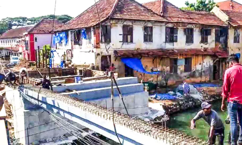 ജനകീയ സമരങ്ങൾക്ക് ഫലം ചുങ്കം പാലത്തിൽ ഗർഡറുകൾ സ്ഥാപിച്ചു തുടങ്ങി ജനകീയ സമരങ്ങൾക്ക് ഫലം ചുങ്കം പാലത്തിൽ ഗർഡറുകൾ സ്ഥാപിച്ചു തുടങ്ങി