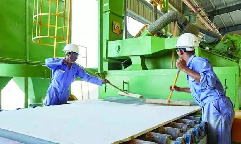 പ്രവാസി തൊഴിലാളികളുടെ എണ്ണത്തിൽ വർധനവ് പ്രവാസി തൊഴിലാളികളുടെ എണ്ണത്തിൽ വർധനവ്