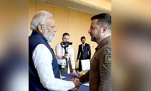 യു​ക്രെ​യ്ൻ അ​ധി​നി​വേ​ശ​ക​രെ വി​മ​ർ​ശി​ക്കാ​ൻ   ഇ​ന്ത്യ മ​ടി​ക്കു​ന്ന​തെ​ന്തി​ന്​ ?