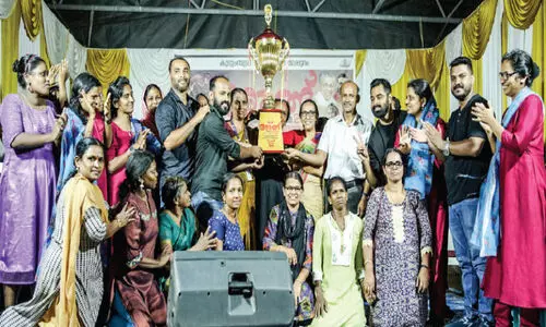 വ​ർ​ണാ​ഭം ഈ ​അ​ര​ങ്ങ്