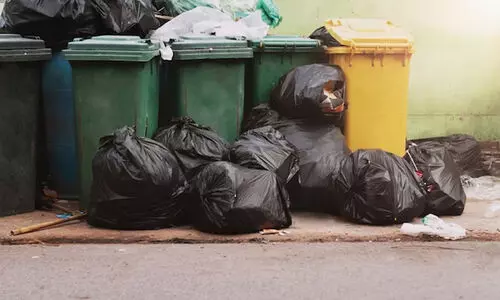 വീട്ടിലെ മാലിന്യം സെക്രട്ടേറിയറ്റിൽ തള്ളരുതെന്ന് ജീവനക്കാരോട് സര്‍ക്കാര്‍: ‘മാലിന്യക്കുട്ടകൾ സി.സി.ടി.വി പരിധിയിൽ ആക്കും’