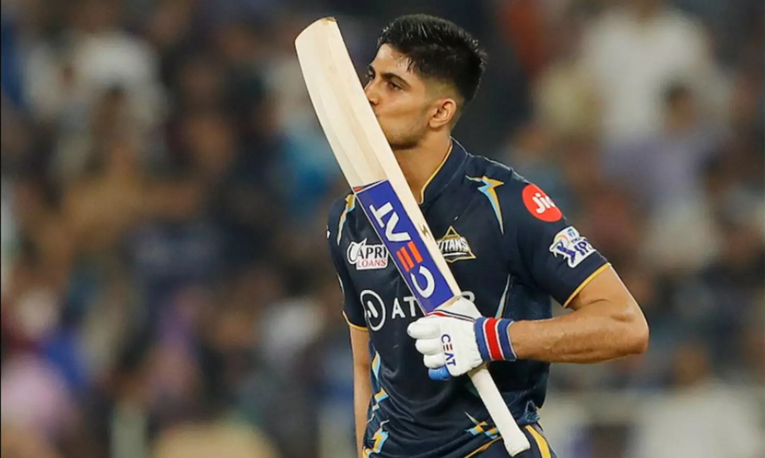 ‘10 സിക്സും ഏഴ് ഫോറും’ ഗില്ലിന് തകർപ്പൻ സെഞ്ച്വറി; മുംബൈക്ക് ജയിക്കാൻ 234