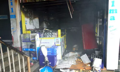 ഷോപ്പിങ് കോംപ്ലക്സിൽ തീപടർന്നു: ഒഴിവായത് വൻദുരന്തം