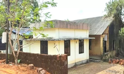 അസൗകര്യങ്ങളിൽ വീർപ്പുമുട്ടി കരിന്തളം വില്ലേജ് ഓഫിസ്