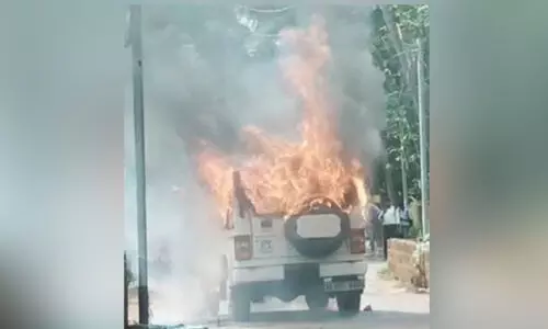 ഓട്ടത്തിനിടെ സ്കൂളിന്റെ ജീപ്പ് കത്തിനശിച്ചു