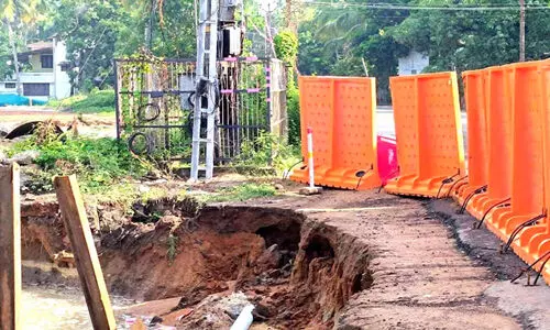 ദേ​ശീ​യ​പാ​ത വി​ക​സ​നം വൈ​ദ്യു​തി​ക്കാ​ലും ട്രാ​ൻ​സ്ഫോ​ർ​മ​റും അ​പ​ക​ടാ​വ​സ്ഥ​യി​ൽ