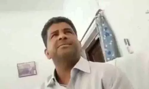 വിദ്യാർഥിനിയോട് ലൈംഗിക ബന്ധത്തിന് സമ്മതം ചോദിച്ച് അധ്യാപകൻ; ദ്യശ്യങ്ങൾ പകർത്തി പെൺകുട്ടി