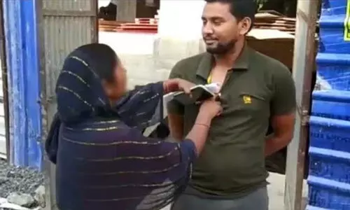 ‘വിവാഹം കഴിച്ചില്ലെങ്കിൽ വിഷം കഴിച്ച് ജീവനൊടുക്കും’; ഓഫിസിലെത്തി കാമുകന്റെ കോളറിൽ പിടിച്ചുവലിച്ച് യുവതി