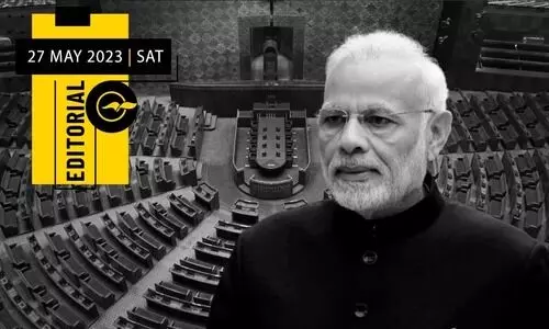 ഹി​ന്ദു​ത്വ​യു​ടെ ചെ​ങ്കോ​ലും പു​തി​യ കി​രീ​ട​ധാ​ര​ണ​വും