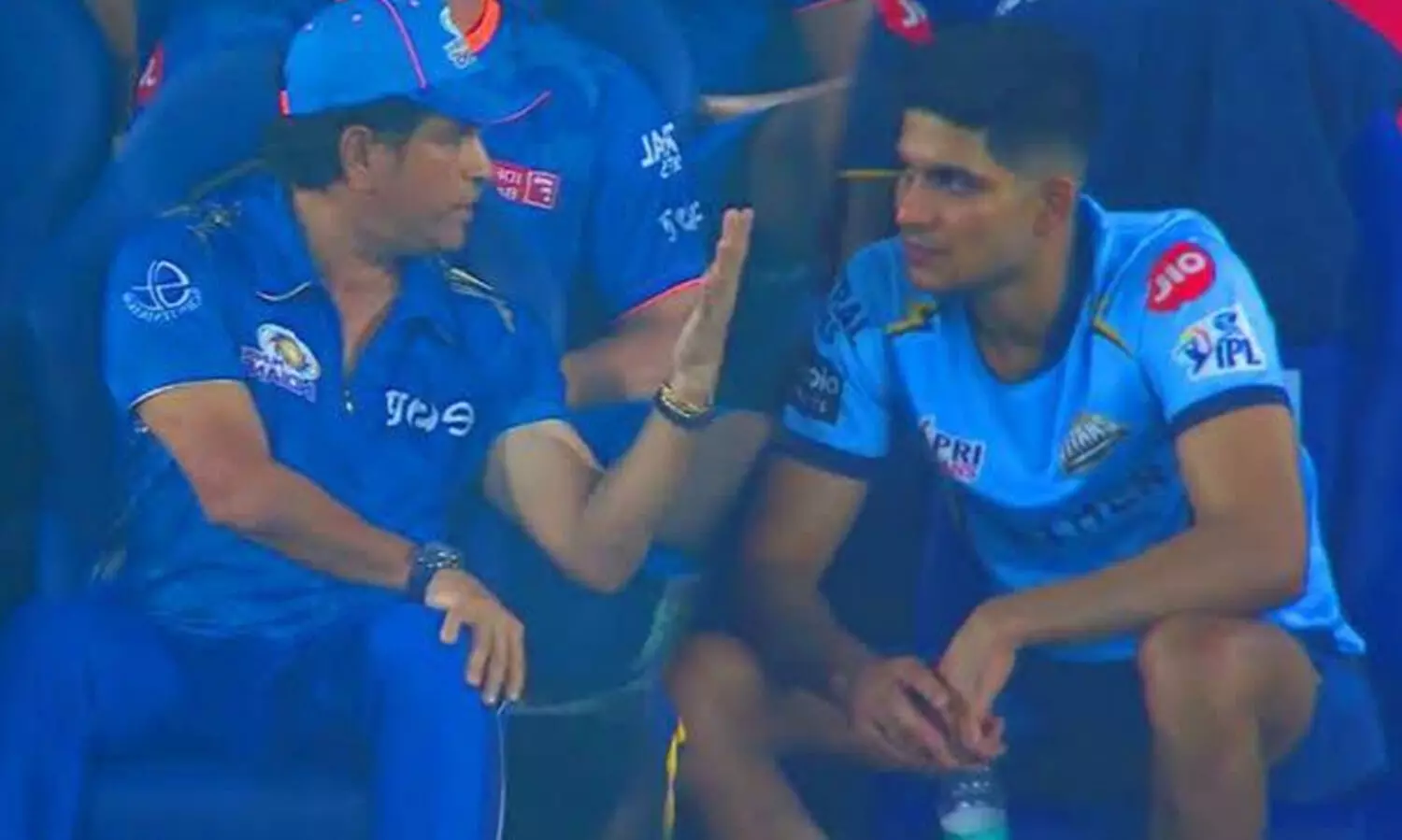 മുംബൈയെ തകർത്ത ഗില്ലുമായി സചിന്റെ സംഭാഷണം; കല്ല്യാണക്കാര്യമെന്ന് ആരാധകർ