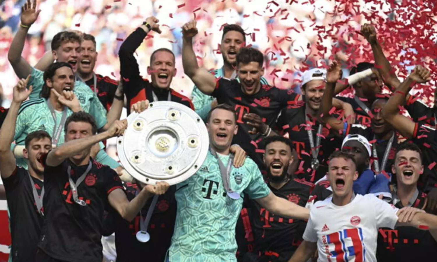പടിക്കൽ കലമുടച്ച് ബൊറൂസിയ ഡോർട്ട്മുണ്ട്; ബയേൺ മ്യൂണിക്ക് ബുണ്ടസ് ലീഗ ചാമ്പ്യന്മാർ; തുടർച്ചയായ 11ാം കിരീടം