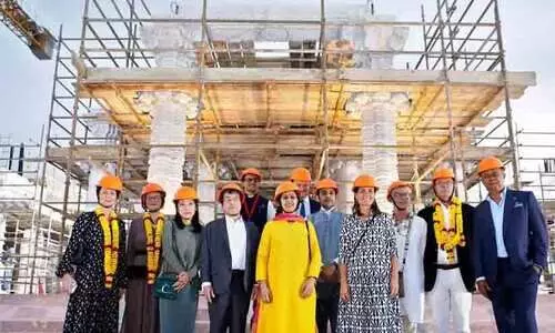 മുപ്പതിലേറെ രാജ്യങ്ങളിലെ അംബാസഡര്‍മാര്‍ അബൂദബിയിലെ ഹിന്ദു ക്ഷേത്രം സന്ദര്‍ശിച്ചു