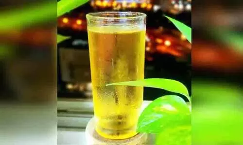 ചൂ​ട് ക​ന​ക്കു​ന്നു; കു​ളി​രാ​യി സ​ർ​ബ​ത്തു​ക​ൾ