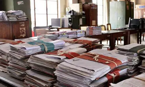 ‘റവന്യൂ ഓഫിസുകളെ വട്ടമിടാൻ ഏജന്റുമാരെ അനുവദിക്കില്ല’; മിന്നൽ പരിശോധനയുമായി മന്ത്രി