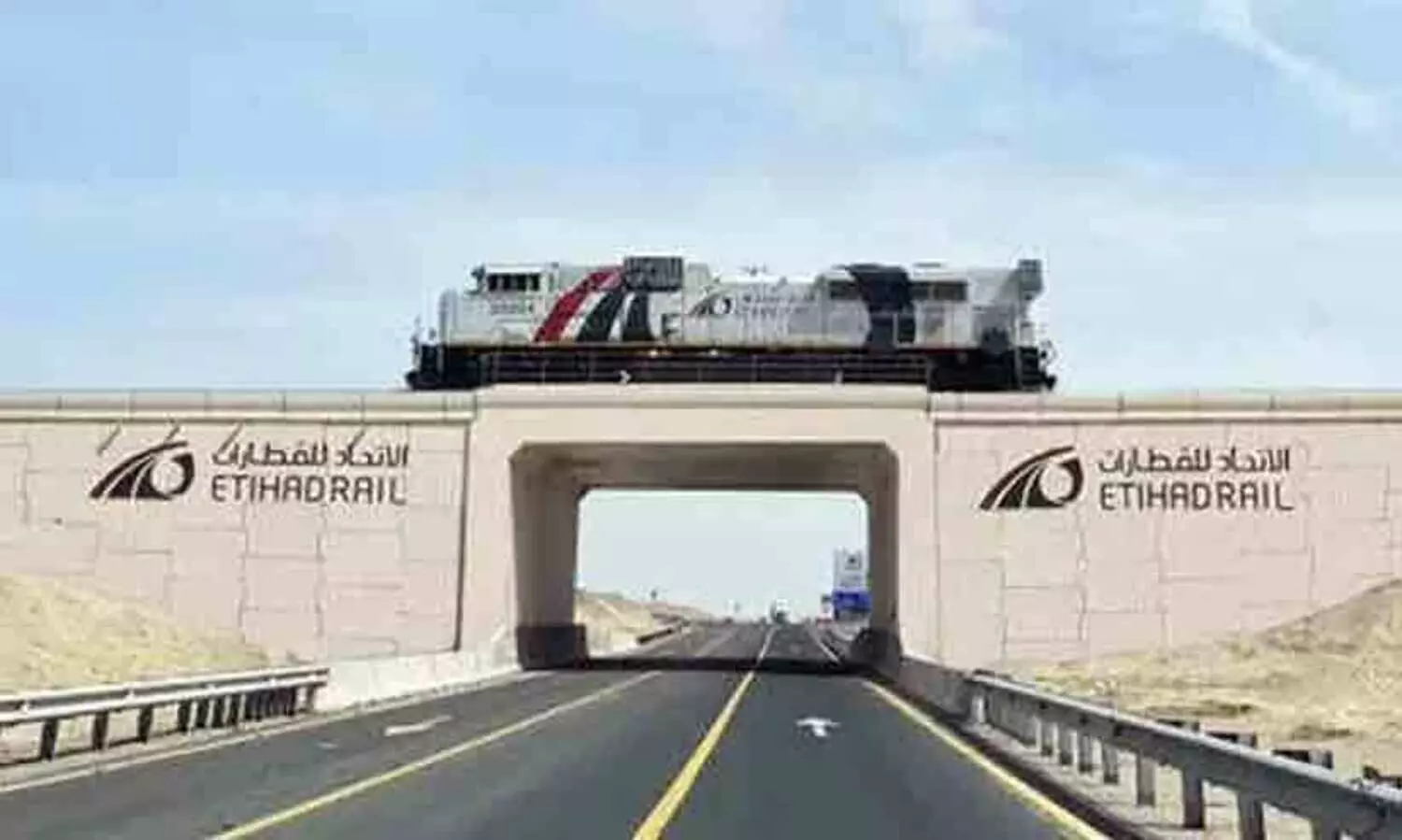 ആഡംബരത്തിന്‍റെ ചൂളം വിളിക്കായി കാതോർക്കാം