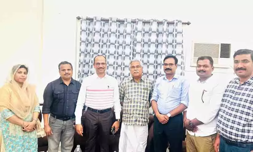 മലപ്പുറം ജില്ല പ്രവാസി അസോസിയേഷൻ എം.പിയെ സന്ദർശിച്ചു മലപ്പുറം ജില്ല പ്രവാസി അസോസിയേഷൻ എം.പിയെ സന്ദർശിച്ചു