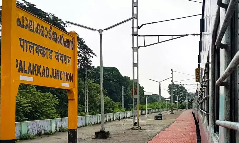 ട്രെ​യി​നി​ൽ ക​ട​ത്തി​യ 17 ല​ക്ഷ​ത്തി​ന്റെ കു​ഴ​ൽ​പ​ണം പി​ടി​കൂ​ടി