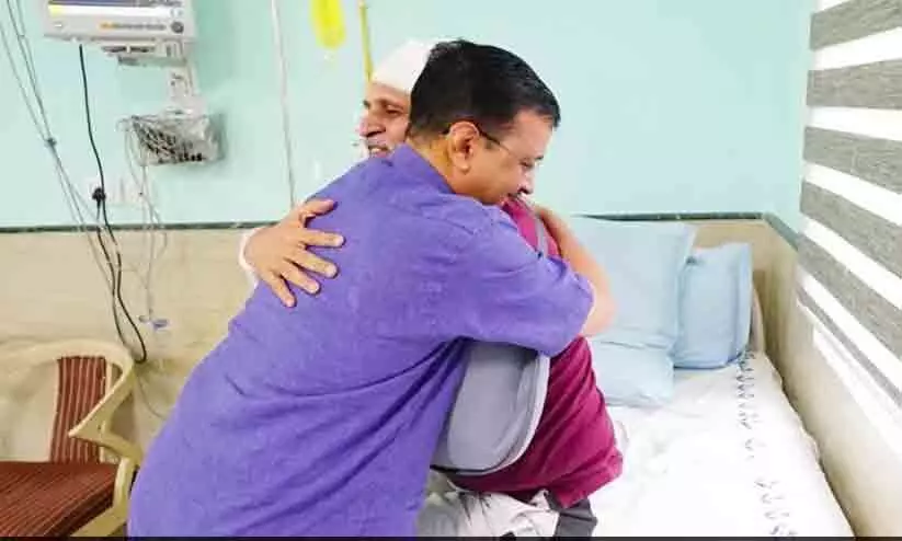 ഡൽഹി ആശുപത്രിയിലെത്തി സത്യേന്ദർ ജെയിനിനെ കണ്ട് അരവിന്ദ് കെജ്‍രിവാൾ