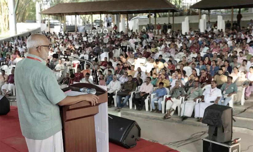 രാജ്യത്തിന്റെ വൈവിധ്യം ഇല്ലാതാക്കി ഏകശിലയാക്കാൻ ശ്രമങ്ങൾ നടക്കുന്നുവെന്ന് എം.എ ബേബി രാജ്യത്തിന്റെ വൈവിധ്യം ഇല്ലാതാക്കി ഏകശിലയാക്കാൻ ശ്രമങ്ങൾ നടക്കുന്നുവെന്ന് എം.എ ബേബി