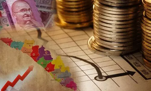 കടമെടുപ്പ് പരിധി കുറക്കൽ: ഇത്രയും വെട്ടൽ ചരിത്രത്തിലാദ്യം, ധനസ്ഥിതിയെ വരിഞ്ഞുമുറുക്കും കടമെടുപ്പ് പരിധി കുറക്കൽ: ഇത്രയും വെട്ടൽ ചരിത്രത്തിലാദ്യം, ധനസ്ഥിതിയെ വരിഞ്ഞുമുറുക്കും