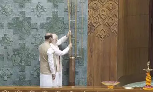 ചെങ്കോൽ സ്ഥാപിച്ച് പ്രധാനമന്ത്രി; പുതിയ പാർലമെന്റ് മന്ദിരം രാഷ്ട്രത്തിന് സമർപ്പിച്ചു