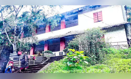 കൊക്കാത്തോട് ഗവ. ഹൈസ്കൂൾ കെട്ടിടം അൺ ഫിറ്റാണ്