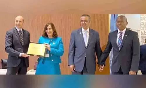 ഡോ. ​മ​റി​യം അ​ദ്ബി അ​ൽ ജ​ലാ​ഹ്മ ഡബ്യു.എച്ച്.ഒ അ​വാ​ർ​ഡ് ഏ​റ്റു​വാ​ങ്ങി