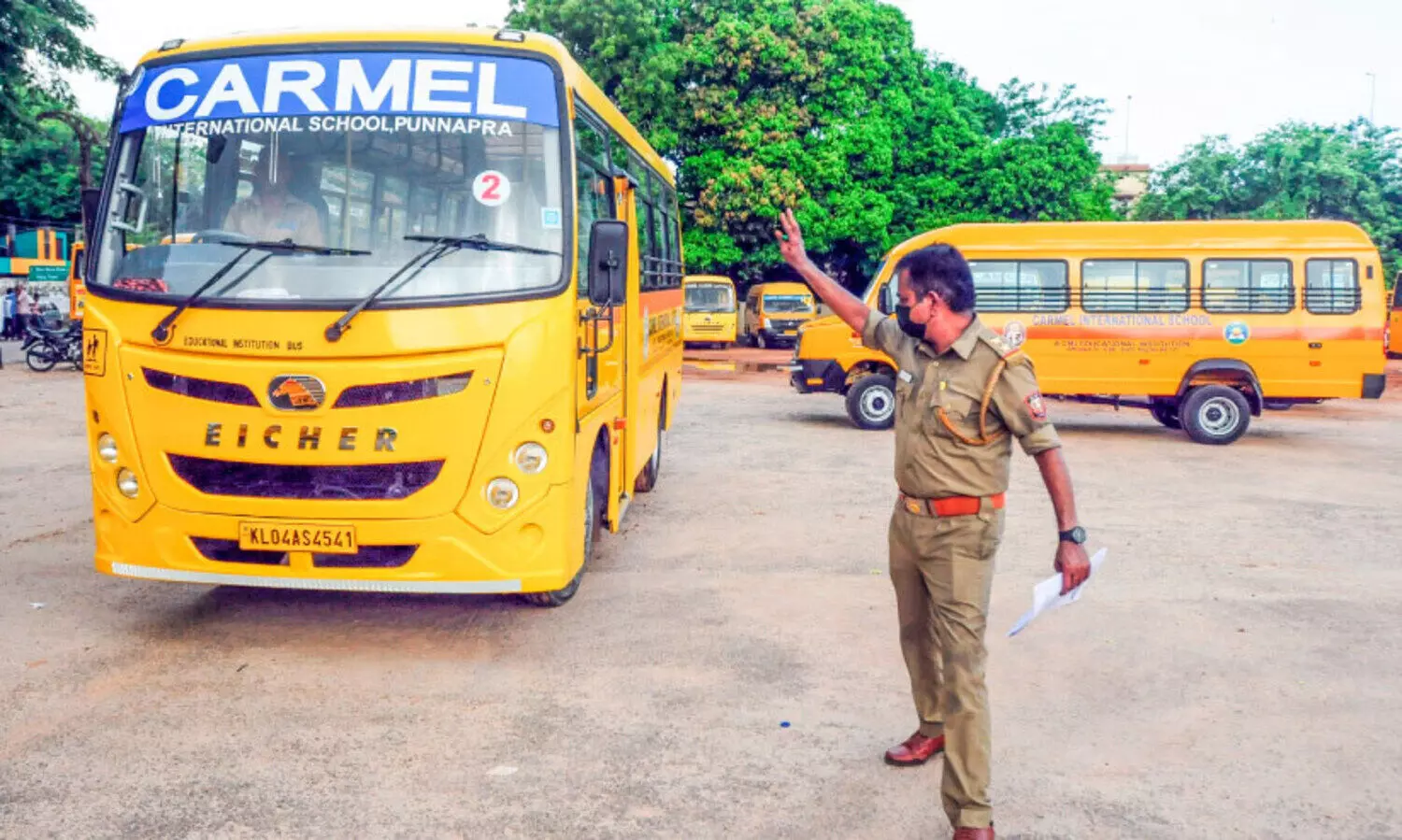 സ്കൂൾ ബസ് ഫിറ്റ്നസ് @70; വേഗപ്പൂട്ടും ജി.പി.എസും നിർബന്ധം