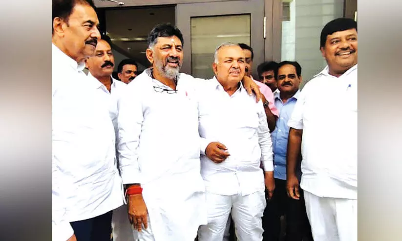 നേ​താ​ക്ക​ളി​ൽ അ​തൃ​പ്തി; സി​ദ്ധ​രാ​മ​യ്യ​ക്കെ​തി​രെ പ​ര​സ്യ​വി​മ​ർ​ശ​നം