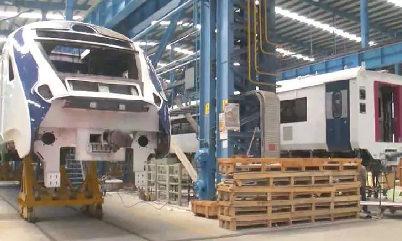 വന്ദേഭാരതില് ഇനി സ്ലീപ്പറും; ട്രെയിനിന് നേരെ കല്ലെറിയുന്നവർ കാമറയിൽ കുടുങ്ങും വന്ദേഭാരതില് ഇനി സ്ലീപ്പറും; ട്രെയിനിന് നേരെ കല്ലെറിയുന്നവർ കാമറയിൽ കുടുങ്ങും