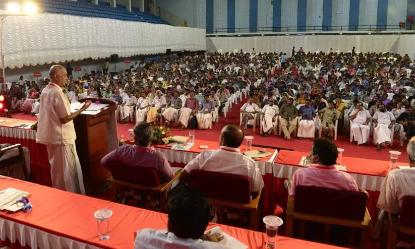 തൊഴിലവകാശങ്ങൾ നിഷേധിക്കുന്ന പ്രതിലോമ ശക്തികൾക്കെതിരെ ഐക്യസമരം ഉയരണമെന്ന് എളമരം കരീം തൊഴിലവകാശങ്ങൾ നിഷേധിക്കുന്ന പ്രതിലോമ ശക്തികൾക്കെതിരെ ഐക്യസമരം ഉയരണമെന്ന് എളമരം കരീം