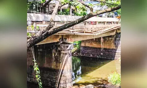 അപകടക്കെണിയായി ഓരാടംപാലം; തിരിഞ്ഞുനോക്കാതെ അധികൃതർ