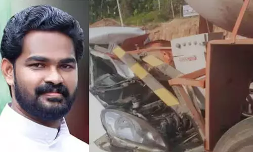 കാർ ലോറിക്ക് പിറകിലിടിച്ച് വൈദികൻ മരിച്ചു