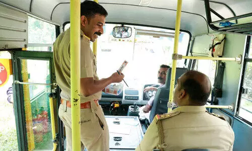 ഇടുക്കി ജില്ലയിൽ പാഠപുസ്തക വിതരണം 80 ശതമാനം പൂർത്തിയായി; ബസുകളിലെ പരിശോധന തുടരുന്നു